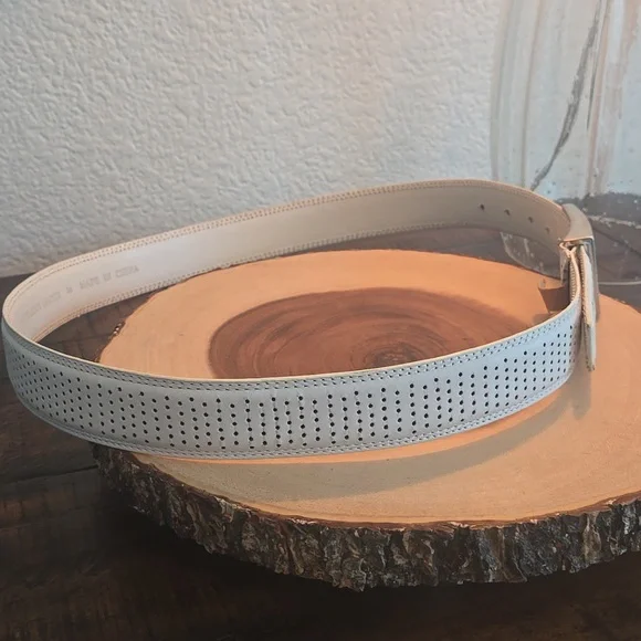 PGA TOUR Mens White Leather Silver Buckle Perforated Adjustable Golf Belt Sz 36 - Picture 6 of 10